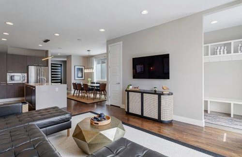 Englewood House | Luxury Home: Monthly Rental House Near Denver