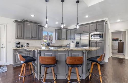 Twin Falls House | Luxury Home near Canyon; HOT TUB