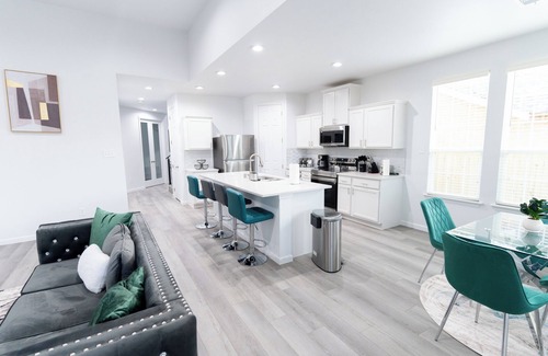 Dallas House | Luxury Home Near Downtown Dallas – 3BR/3.5BA, Pet-Friendly, Fast WiFi
