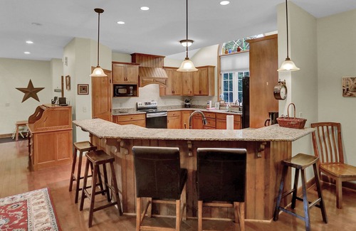 Calvin Cabin | Luxury Home Near Marina at Raystown Lake with Arcade, Fire Pit, Pool Table!