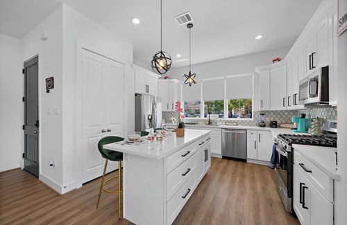Riverside Terrace House | Luxury Home Near Med Center, Midtown & Downtown