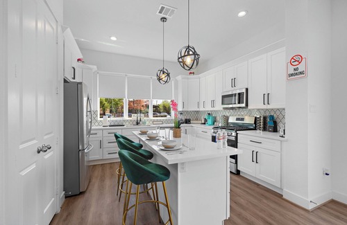 Riverside Terrace House | Luxury Home Near Med Center, Midtown & Downtown