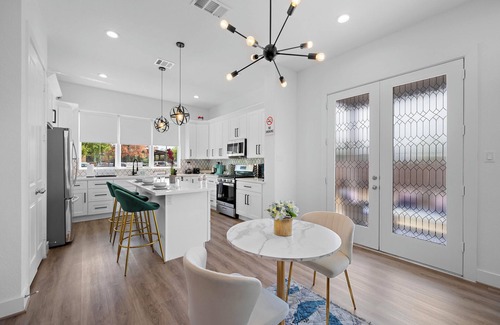 Riverside Terrace House | Luxury Home Near Med Center, Midtown & Downtown