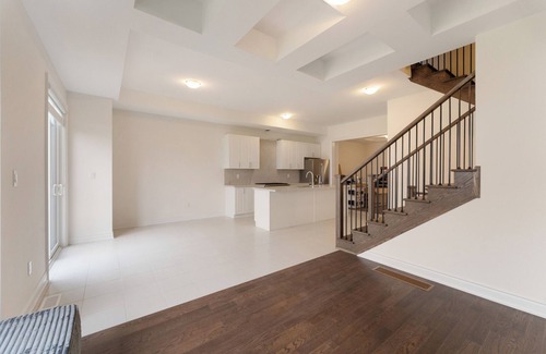 Oakville House | Luxury HOME OASIS in OAKVILLE! 3 storey townhome. upgraded appliances Sleeps 10.