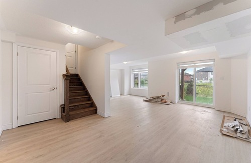 Oakville House | Luxury HOME OASIS in OAKVILLE! 3 storey townhome. upgraded appliances Sleeps 10.