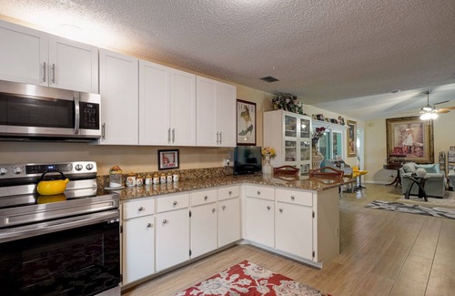Palm Springs House | Luxury home on 1 acre near Trump golf club in West palm beach Fl, 3 ml to ocean!