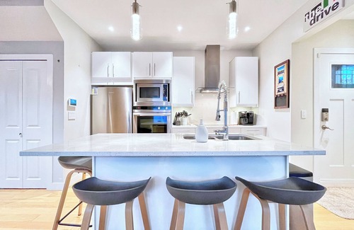 Grandview-Woodland House | Luxury Home on the Drive with AC (Family-Friendly & Business Travel Ready)