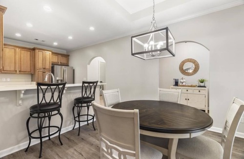 Opelika House | Luxury home perfect for Auburn game day, golf or pickle-ball weekends!