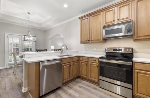 Opelika House | Luxury home perfect for Auburn game day, golf or pickle-ball weekends!