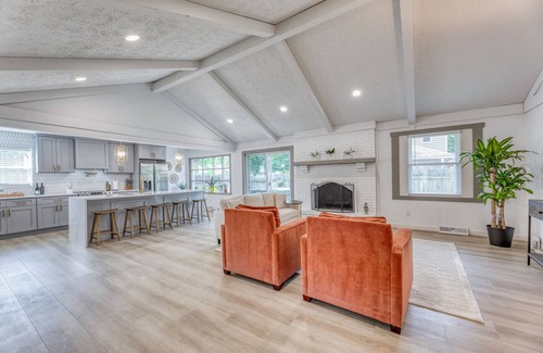 Fishers House | Luxury home, pet friendly, hot tub, concerts and restaurants!