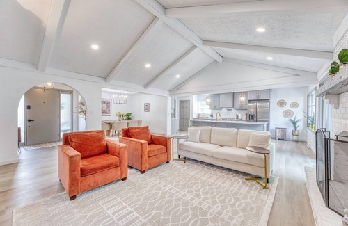 Fishers House | Luxury home, pet friendly, hot tub, concerts and restaurants!