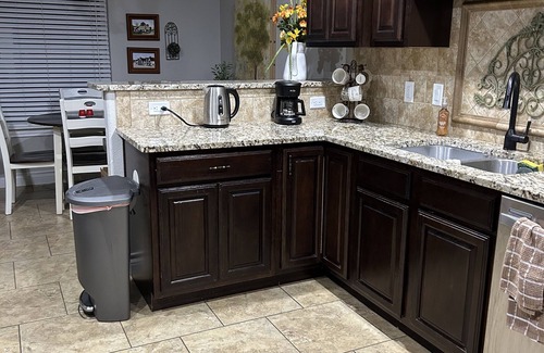 Clovis House | Luxury Home, Pet Friendly