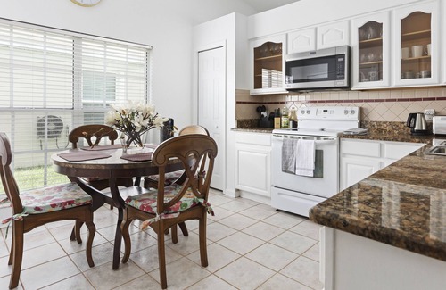 Ventura House | Luxury Home | Pool | Gym | Golf | WiFi | Location