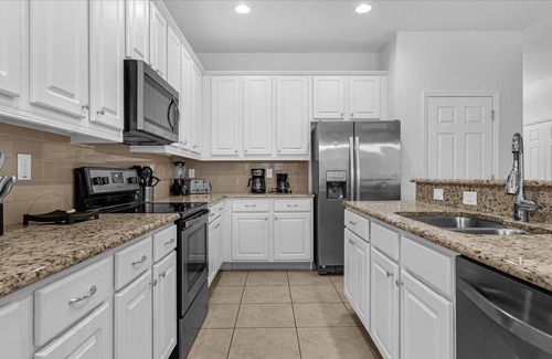 Veranda Palms House | Luxury Home ★ Private Pool & SPA ★ 8 Bed / 6 Bath
