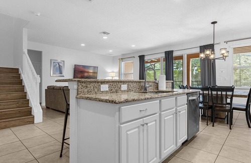 Veranda Palms House | Luxury Home ★ Private Pool & SPA ★ 8 Bed / 6 Bath