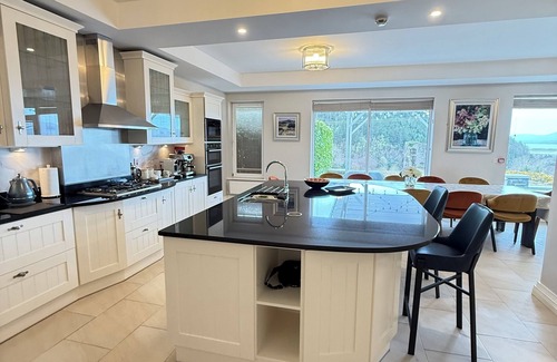 Kilnabrack Upper House | Luxury Home Ring of Kerry- close to Beach and Golf- 5 minute walk to pubs/shops