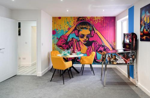 Hatfield Apartment | Luxury Home Sleep 8 SAUNA, LONG STAYS ,WIFI , NETFLIX, BALCONY- CONTRACTORS WELCOME-HAVEN4u