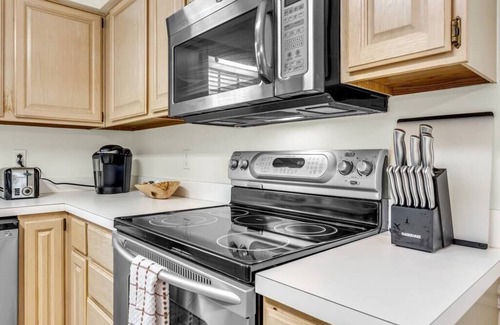 Kernersville House | Luxury Home! Sleep Up To 12! Close to everything!