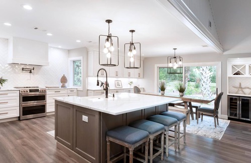 Lawton Woods House | Luxury Home 5-Bed Home w Private Pool-house, Short walk to Beach