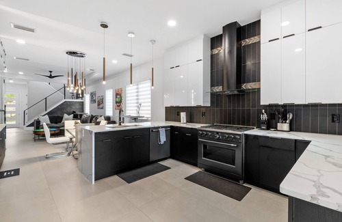Riverside Heights House | Luxury Home