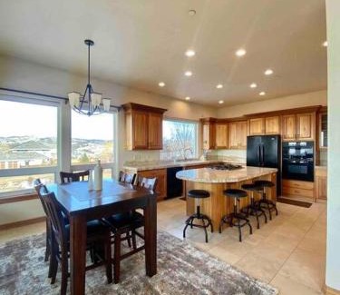 Pocatello House | Luxury home w a View- biking and hiking near