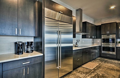 Underwood House | Luxury Home w/Views - 5 Min to Columbia River
