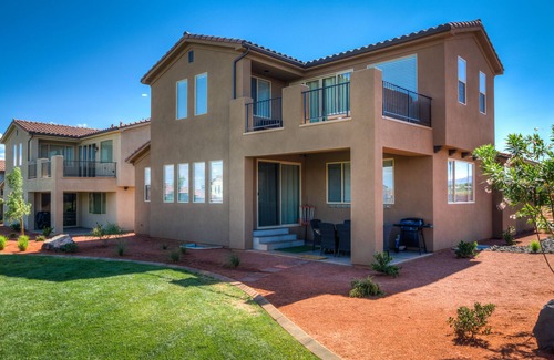 Santa Clara House | Luxury Home, Water Park and Pools, Beautiful views, Location is everything