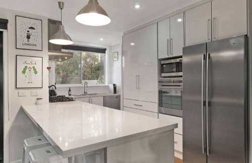 Mulgrave House | Luxury home with 3 BR + study near Monash Uni