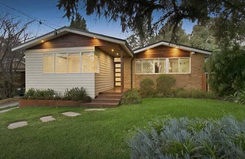 Mulgrave House | Luxury home with 3 BR + study near Monash Uni