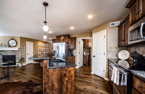 Kansas City House | Luxury Home with Entertainment Room & Pool Table