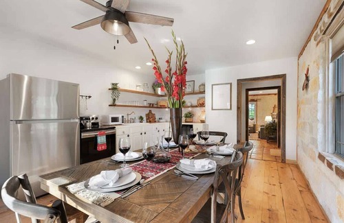 Fredericksburg House | Luxury Home With Fire Pit & Hill Country Views