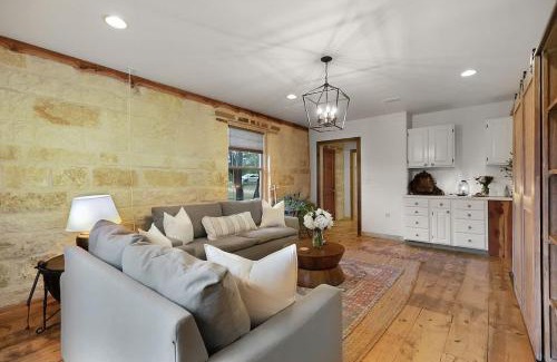 Fredericksburg House | Luxury Home with Fire Pit & Hill Country Views