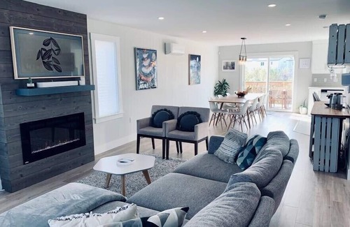 Halifax House | Luxury Home with Gym, Sauna, Patio, and AC