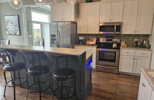 Spencerville House | Luxury Home with Hot Tub, Sauna & Golf Cart