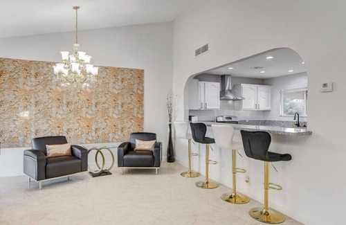 Paradise House | Luxury home with Pool and gym and RV parking