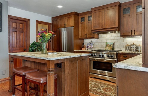 Highland Meadows House | Luxury Home with Private Hot Tub + Woodburning Fireplace - Pet Friendly