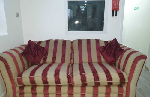 Walsall House | Luxury Homestay in Walsall