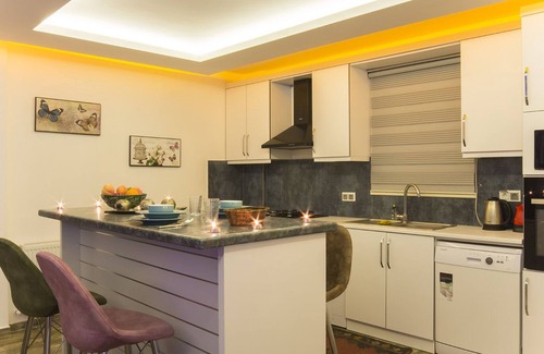 Islamlar House | Luxury Honeymoon Villa, Secluded Infinity Pool & Heated Indoor Pool