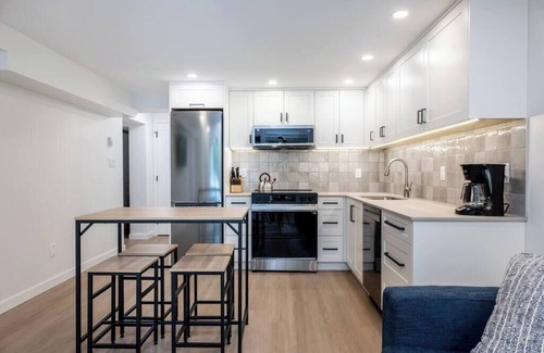 Horseshoe Bay House | Luxury Horseshoe Bay Walking Distance to Ferry