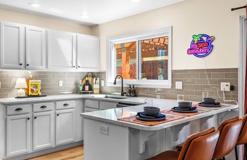 Southeast Boise House | Luxury! Hot tub, miniputt, sauna, game room, pets