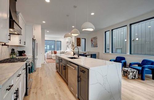 Hurwood Heights House | Luxury Hot tub Rooftop Deck Game Room Nashville