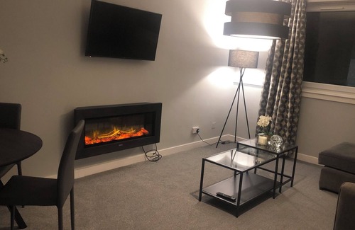 South Queensferry Apartment | Luxury Hotel Style 2 Bedroom Apartment in Sth Queensferry Views to Forth Bridge