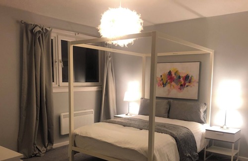 South Queensferry Apartment | Luxury Hotel Style 2 Bedroom Apartment in Sth Queensferry Views to Forth Bridge