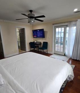 Queens House | Luxury Hotel-Style Room in Queens, New York