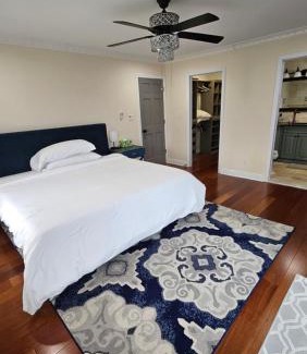 Queens House | Luxury Hotel-Style Room in Queens, New York