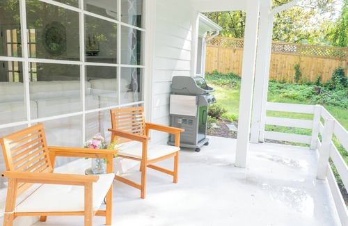 Barracks Rugby House | Luxury house 3 mins from UVA - Close to JPJ Arena