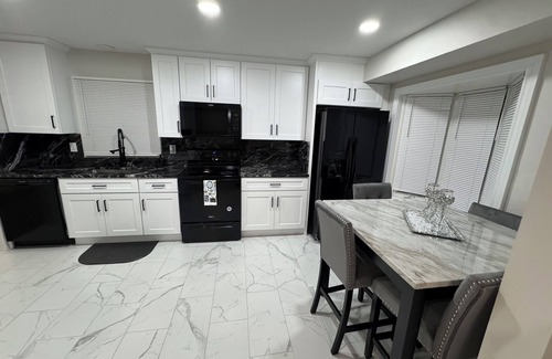 Birmingham House | Luxury House 3BRnDowntown Birmingham
