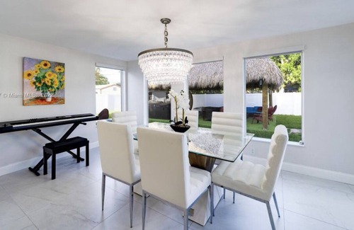Boulevard Heights House | Luxury House 5min to the HardRock Casino!! W/ Sauna & Jacuzzi