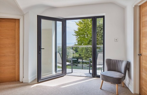 Torquay House | Luxury House | AMAZING sea views |Indoor Pool |8 En-suite bedrooms |Pub & Beach