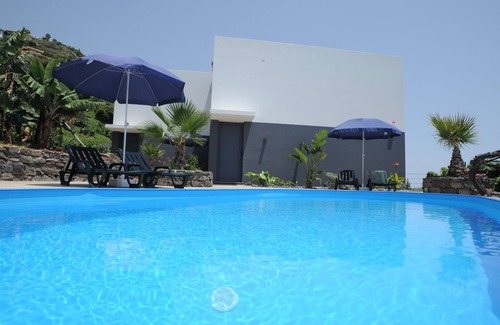 Arco da Calheta House | Luxury-House-Ensuite with Shower-Sea view-Casa Frangipani